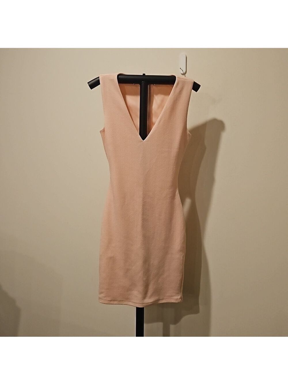 LULU'S PALE PINK DEEP V-NECK CUT-OUT BACK BODYCON DRESS SIZE SMALL